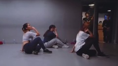 Ed Sheeran of yellow boss of choreography of education of face of lens of 1M dance room explodes red