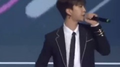 Nine Percent accompanies Fan Chengcheng to had wal