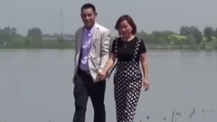 Red makeup I am short of whose _ music