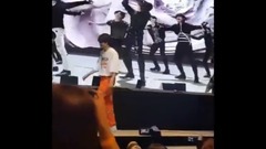 Grand autograph can kick group of ballproof youth