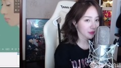 The woman spends _ 2 a jade-like stone, imitate break up sing