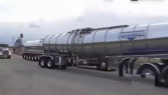 Visit a foreign country lorry of long head drawing