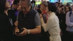 Small Long Nv breaks up after street song sing I c