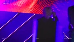 Fire - is carefree and familial concert advocate -