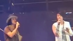 Walk along the Lin Junjie of _ of friendly feeling