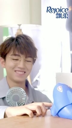 [Wang Junkai] glasses triumphant _ Wang Junkai