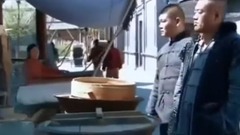 Small mix mix street to collect protective fee, me