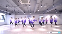 Body charm combines classical dancing of Guo blue