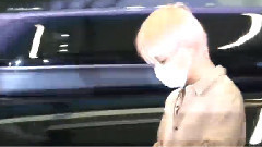 Make one's rounds of the world that go to LA perf