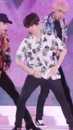 Meal of Ko Ko Bop - Sky Festival K-POP Concert is patted edition advocate - Bai Xian 18/09/02_EXO, E