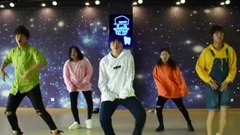 _ of room of exercise of GO GO dancing is imitated