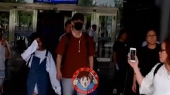 Airport of week young peaceful wave arrives at 18/