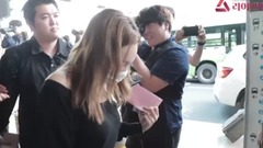 Airport of TWICE gold riverside enters a country 1