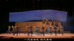 Play song of a flat stone on iron rammer with rope