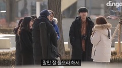 Song Yuqi of I-DLE China member asks passerby to l