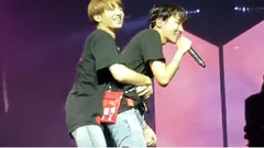 Answer: Ballproof teenager of HAMILTON 18/09/20_ of round concert of Love Myself ballproof teenager