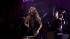 Feline&_Delta Goodrem of edition of spot of Child