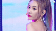 Siren hits stage of singing and dancing to mix bea