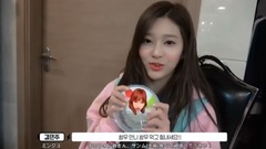 [The ENOZI of IZONE is patted oneself] for colour 