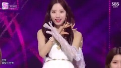 La La Love hits stage of singing and dancing to mi