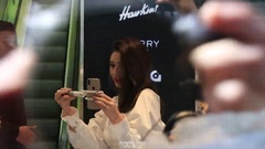 190329Inn opening Somi pats _Somi continuously in