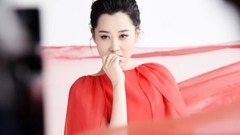 The car carries big plate " taxi of mandarin old