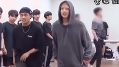 Xiaoguo learns to jump Seesaw_ is ballproof the teenager is round, cropland    country, SUGA