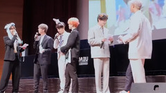 Autograph of the cliff on group of Q&A ENDING ball