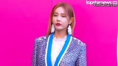 Li Juli blue rug / media wall GREEDILOUS 2019 head