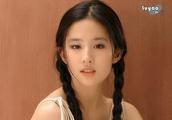 Liu Yifei of 18 years old, modelling of plait of f