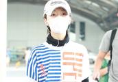 Zhou Dongyu shows netizen of body Beijing airport: