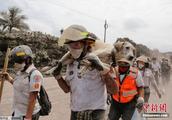 Guatemala volcano erupts rescuer rescue gives one