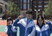 Wu Lei wears school uniform to answer high school