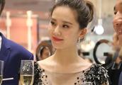 Beautiful person wife! Liu Shishi appears " brigh