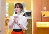 Liu Shishi appears on Kunming some activity spot,