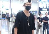 Ke Jingteng shows body Beijing airport again after