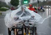 Jinan rainstorm: Bustle in those rain the form tha