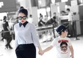 Ran Ying glume is newest airport show wears pair o