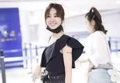Cai Yilin shows body airport, beautiful sweet shou