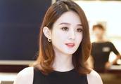 Zhao Liying shows hair of body hold up to drink ch