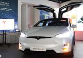 Tesla Model X, rising falling tail surface automat