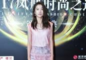 Zhang Xue is greeted attend an activity, netizen: