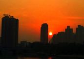 The mobile phone films: Lanzhou first sun rays in