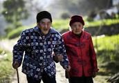 100 years old of husband and wife love each other