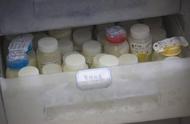 A lot of mom store mother milk now freezer is refrigerant, it is good that such mother breeds darlin