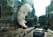 This world of video ｜ continous brings prosperous way one car spontaneous combustion