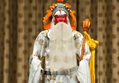 Who says Beijing opera is the hobby of adult? See