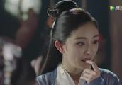 Help up shake: Yang Mi small expression adds cent