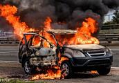 Accident of summertime traffic spontaneous combust